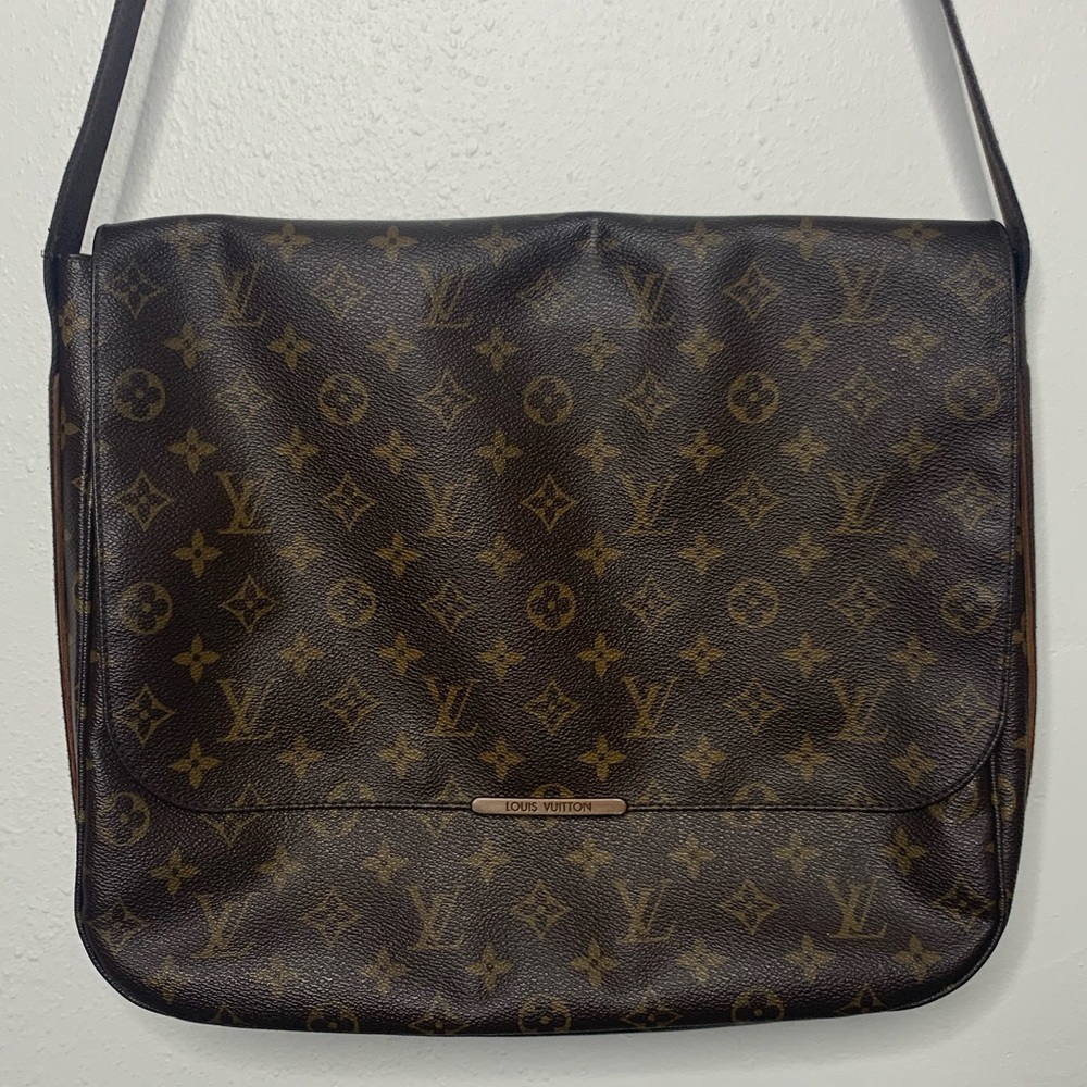 Louis Vuitton Monogram Messenger Bag